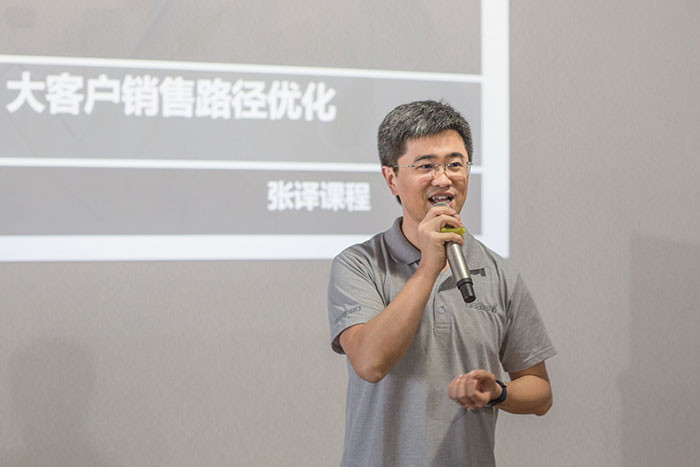 百聯(lián)開展新一輪培訓(xùn)：提高員工職業(yè)素質(zhì)，增強(qiáng)客戶服務(wù)能力